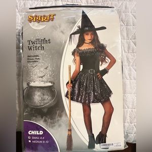 Super cute witch costume. Super sparkly!